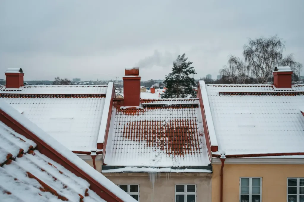sn skottning av tak p radhus i husby sundbyberg stockholm